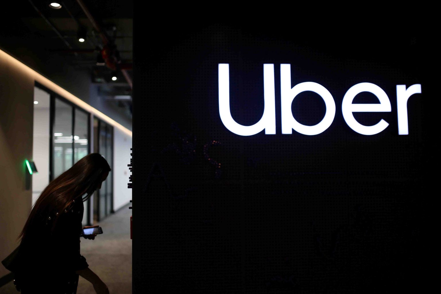 Uber despide 3.500 empleados