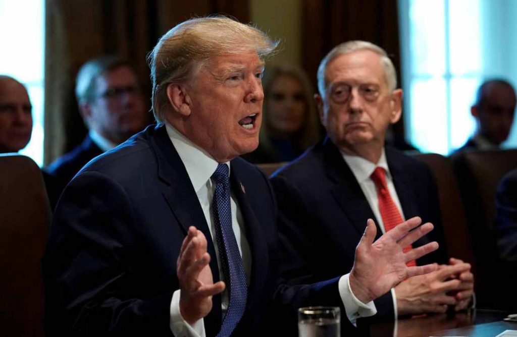 Trump choca contra el muro de los militares