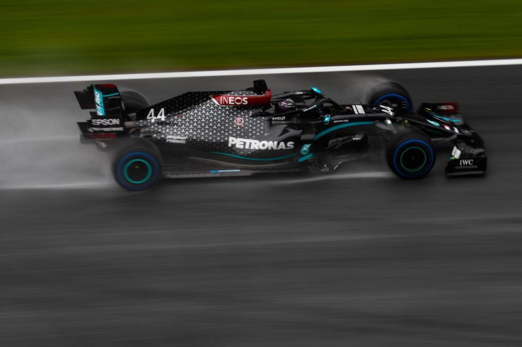 Hamilton bajo lluvia se lleva la pole en el Red Bull Ring