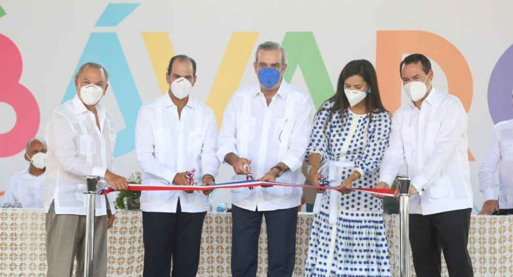 Presidente Abinader encabeza inauguración plaza Bávaro City Center Abinader inauguración plaza Bávaro City Center large