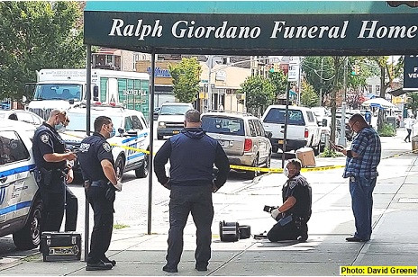 Alarma de bomba frente funeraria large