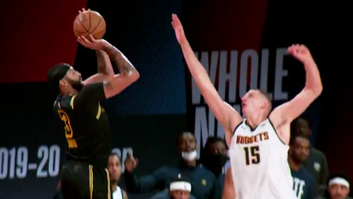 Davis de leyenda salva a los Lakers con su triple sobre la bocina Davis