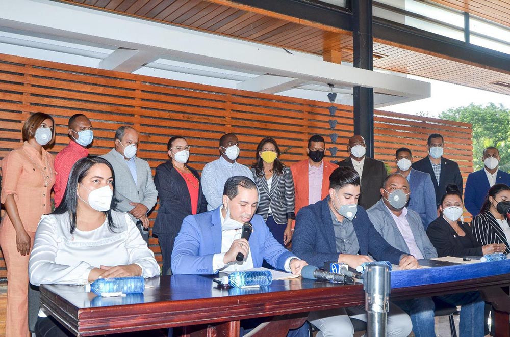 Bloque Regidores del PLD solicita al presidente Abinader asumir obras de desarrollo para Santiago Engels de Jesus y los demas regidores bloque del PLD. large