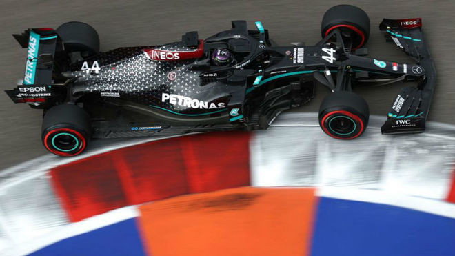 Hamilton pole sobre Verstappen