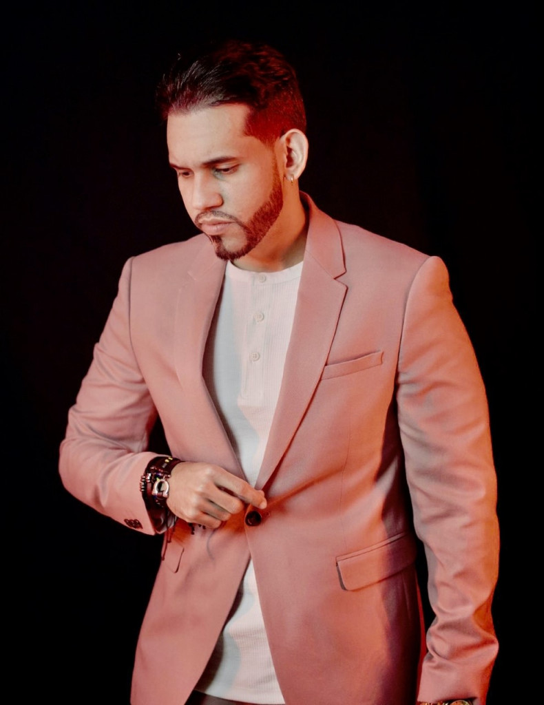 Joel El Insuperable nos presenta su nuevo proyecto musical cargado de bachata y romanticismo Joel Insuperable 1 large