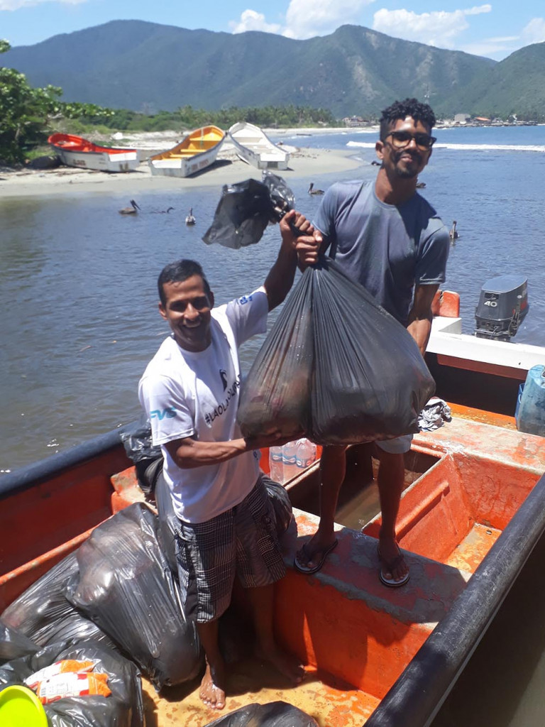La Ola Solidaria llegó por mar a Ocumare large