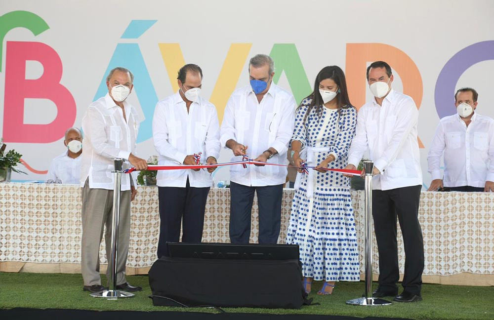 Presidente Luis Abinader encabeza inauguración plaza Bávaro City Center Luis Abinader 6 large