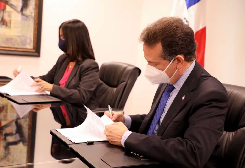 MICM y Microsoft unen esfuerzos para eficiencia institucional y apoyo a emprendedores