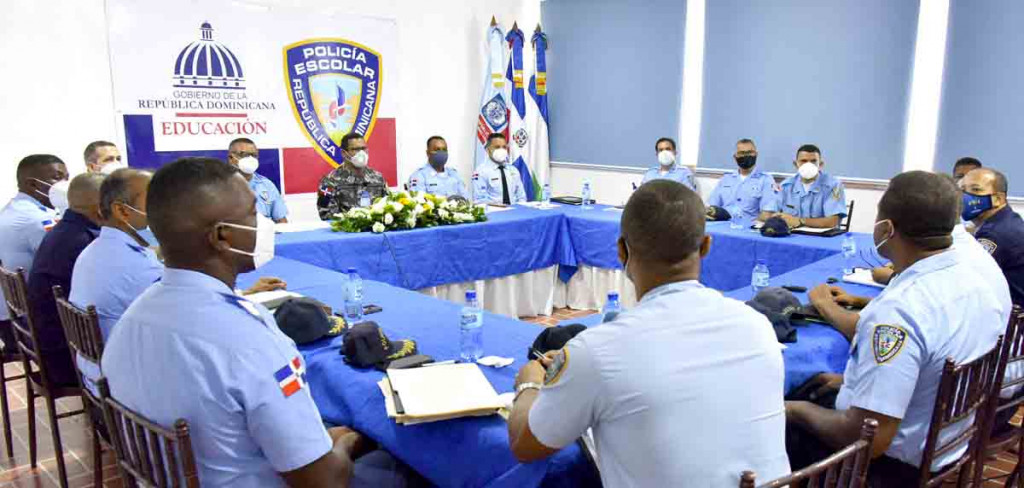 Policía Escolar redobla servicios para proteger los equipos tecnológicos en las escuelas Policía