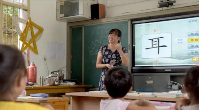 Una maestra china condenada a muerte por haber envenenado a 25 alumnos Profesora china large