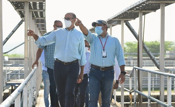 andres burgos. large