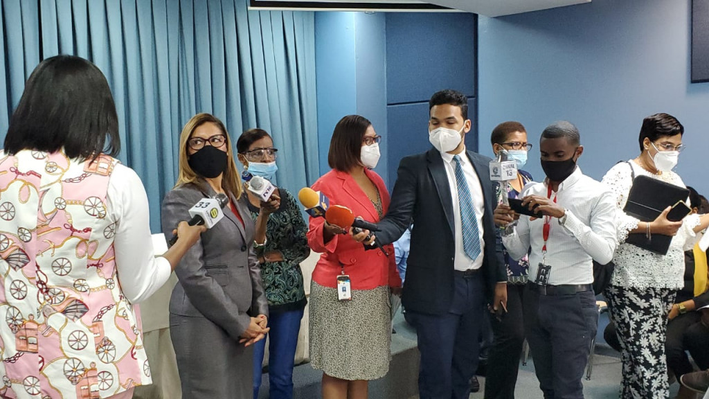 María Estela de León presenta expediente para miembro de la JCE maria estela 2 large