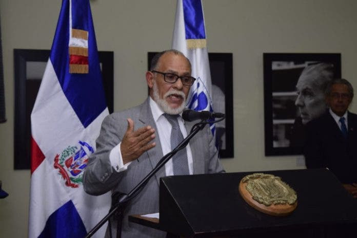 Fallece periodista Tony Pina por Covid-19 tony pina 696x465 1 large