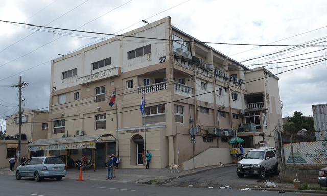 Sacan irregularmente 229 armas de fuego del Palacio de Justicia de la Charles de Gaulle 091d7cb6 unnamed 5f89cc2d312c9 640x384 1 large