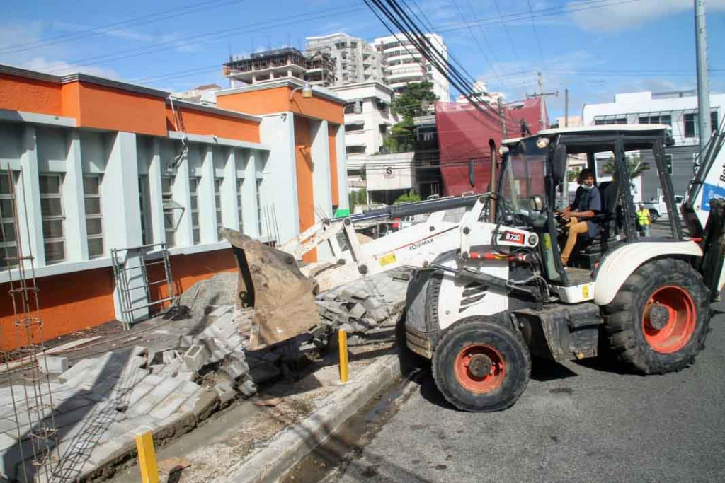 ADN detiene construcción acera large