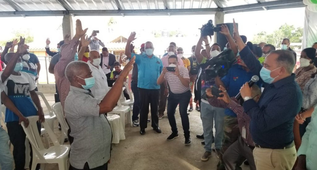 Alcalde de Cevicos y su estructura renuncian PLD large