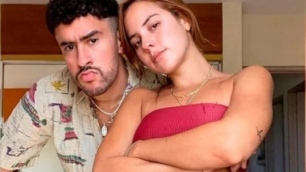 Bad Bunny y Gabriela Berlingeri large