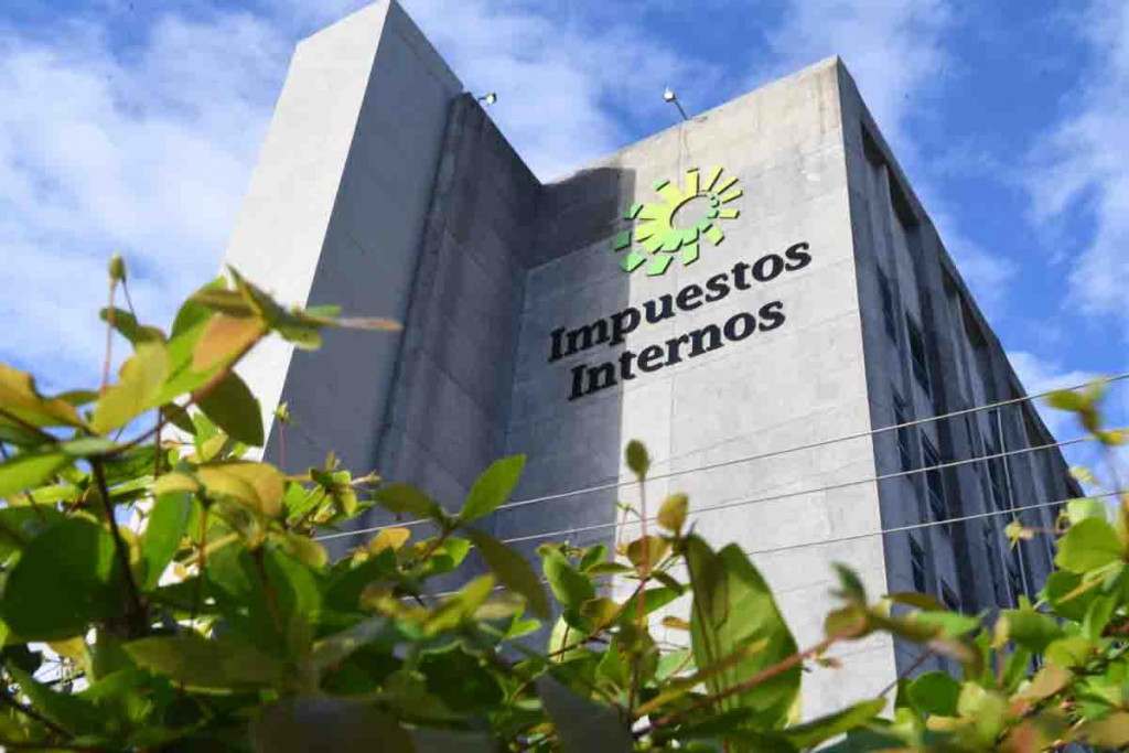 DGII extenderá hasta el 30 de octubre vigencia placas de vehículos vencidas DGII edificio large