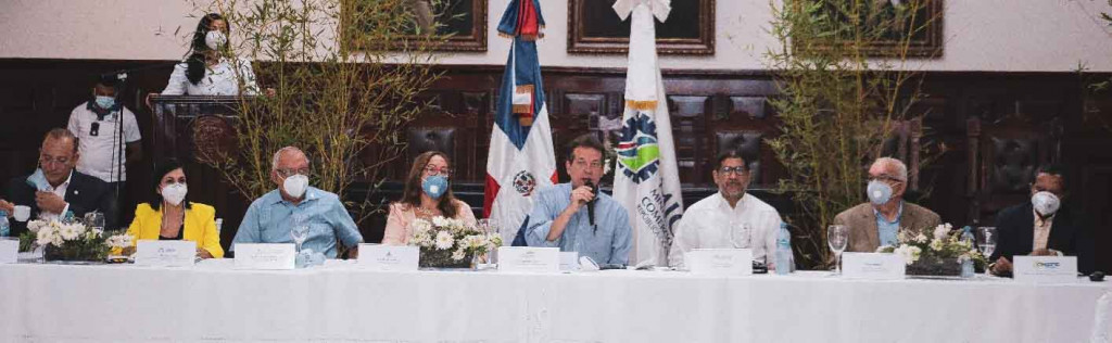 Ito Bisonó entrega a presidente Abinader plan para relanzar sector tabaco de RD Ito Bisono entrega a presidente Abinader large