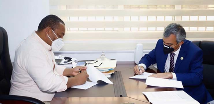 INESPRE cede terreno al alcaldía de SDO para reubicar mercado de Herrera Ivan Hernández Guzmán y José Andújar large