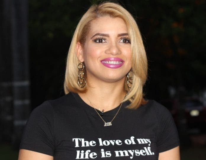 Contrataciones Públicas suspende registro de proveedores de la Ministra de la Juventud e inicia investigación Kimberly Taveras 696x541 1 large