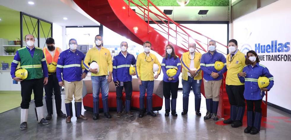 Ministro Bisonó reitera compromiso con el desarrollo dela industria y la generación de empleos Ministro Bisonó reitera compromiso large