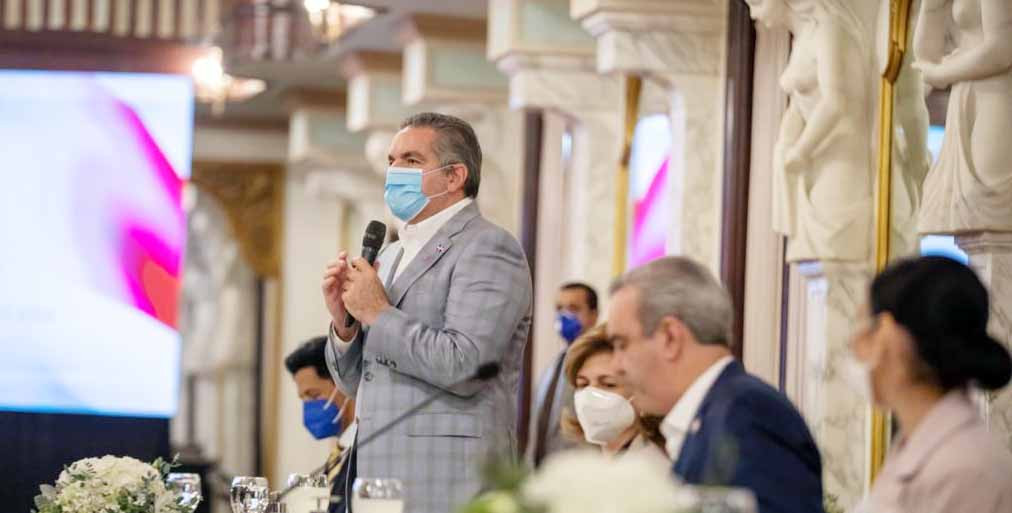 Neney Cabrera valora aportes de la clase artística a la sociedad dominicana Neney Cabrera valora aportes large