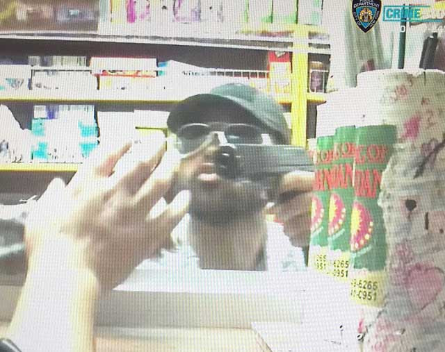 Policía NYC persigue asaltante armado con pistola