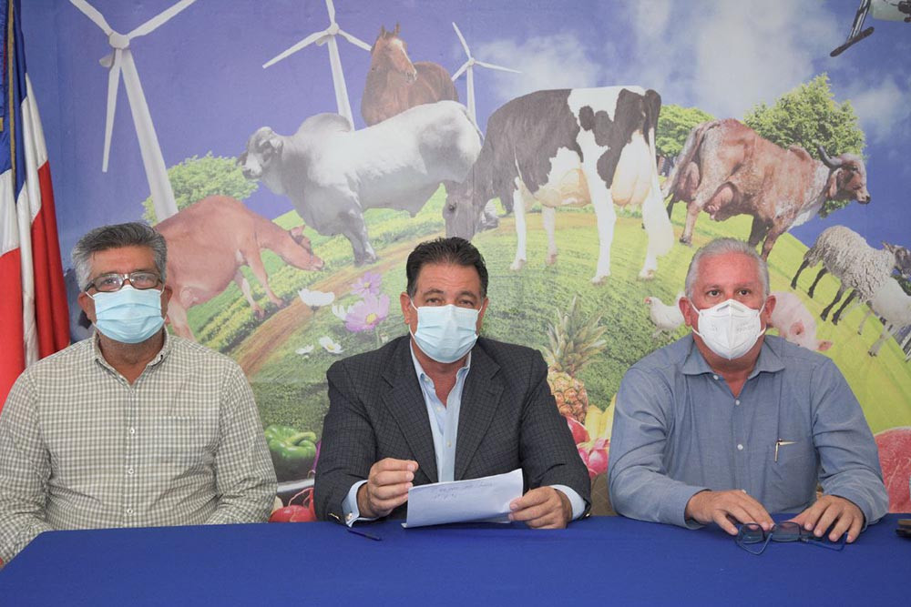 René Columna en la rueda de prensa 1 large