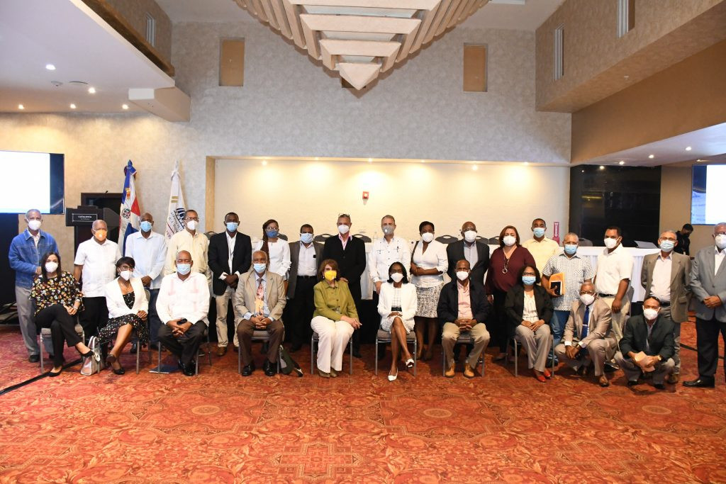 Representantes de organizaciones comunitarias y autoridades del sector salud large