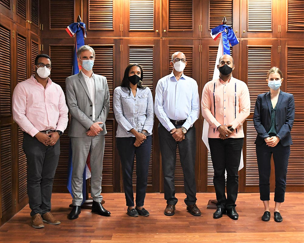 Andrés Burgos acelera gestión de desembolso de financiamiento para minorar déficit Riccardo Caruso Guillaume Merere Sandra Kassab Andrés Burgos Luis Guevara y Pauline Vialatte large