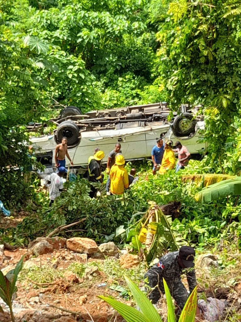 Sistema 9-1-1 asiste accidente de autobús en la carretera Sánchez-Samaná Sistema 911 large