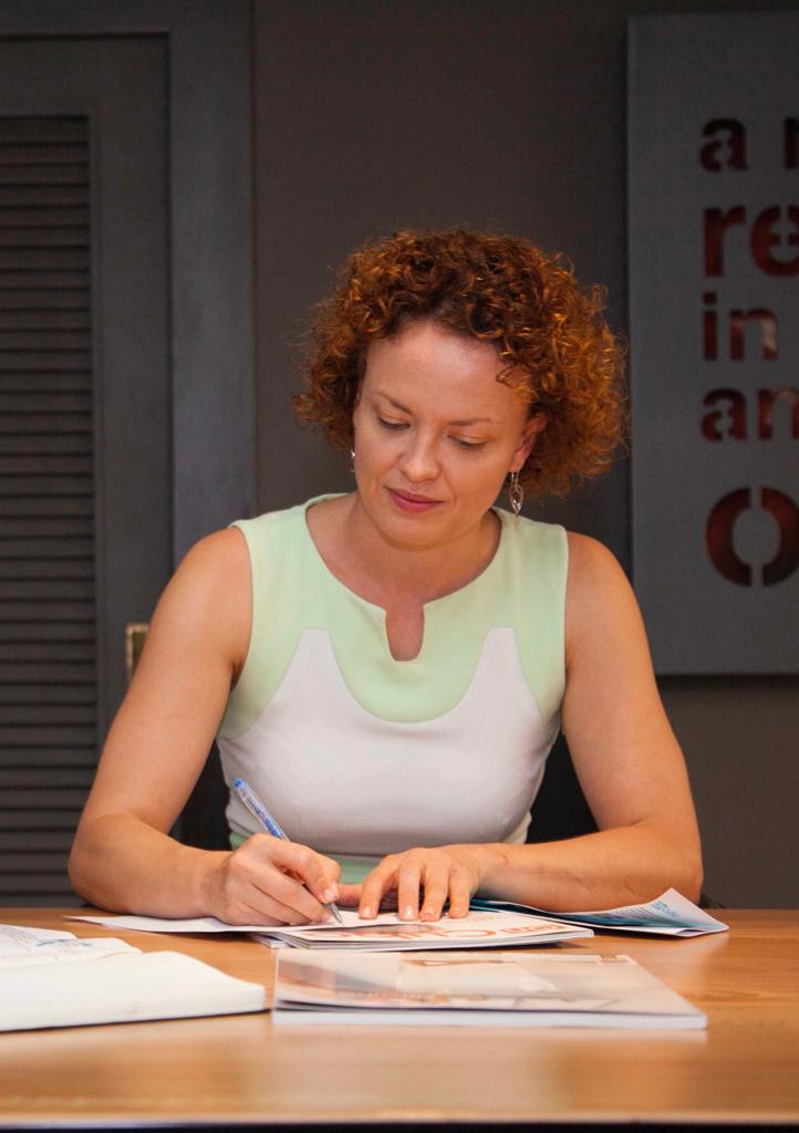 Sra. Rachel Roumet 1era consejera y encargada de negocios para la embajada de Francia large