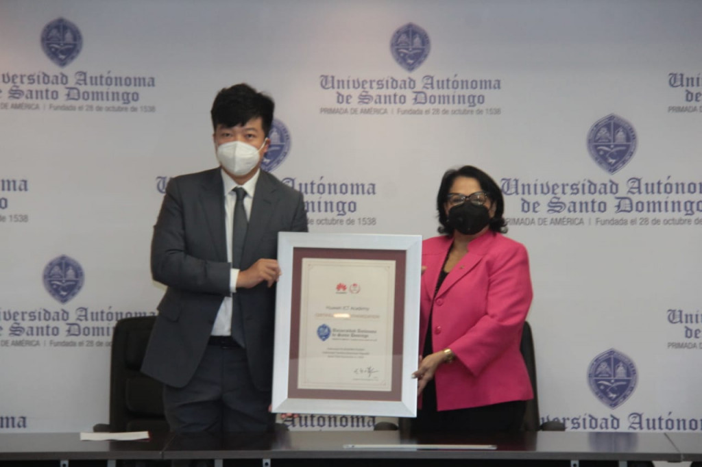 Certifican a la UASD como “Academia de TICS de HUAWEI” UASD 1 large