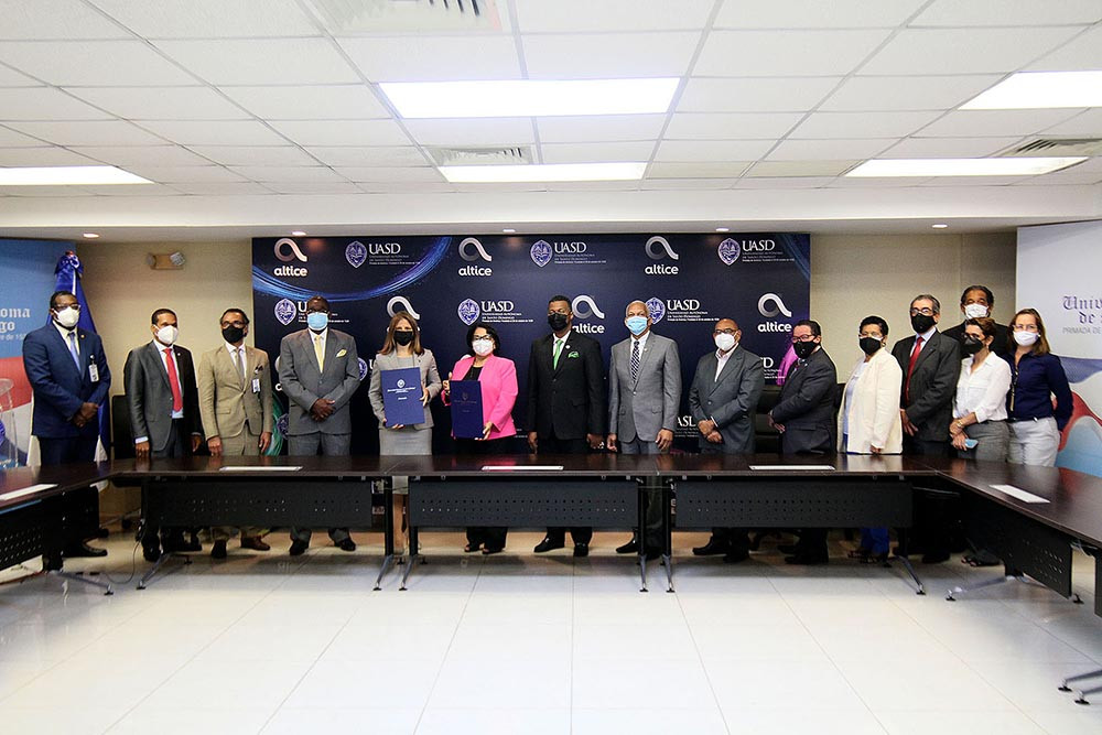 UASD y Altice Dominicana firman acuerdo para conectar a internet sus profesores, estudiantes y empleados UASD 3 large