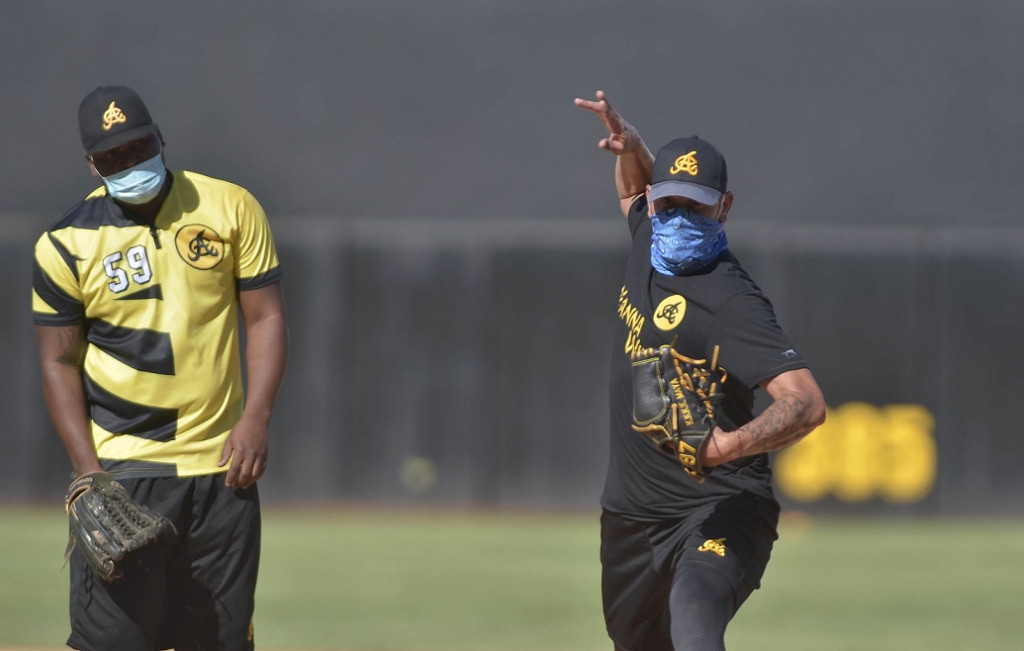 Yunesky Maya listo para abrir primer juego Águilas Yuneski Maya large