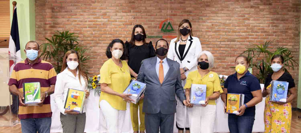 Cooperativa La Altagracia inicia distribución de cuadernos escolares cuadernos escolares La Altagracia large