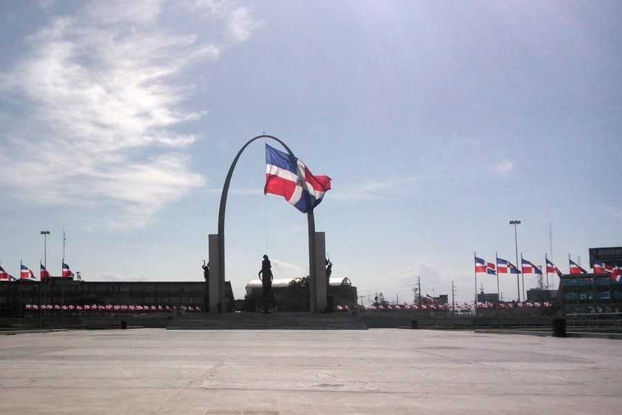 plazadelabandera b62cbd8cb8b580a357cfcb3e01e339ef 900x600 1 large