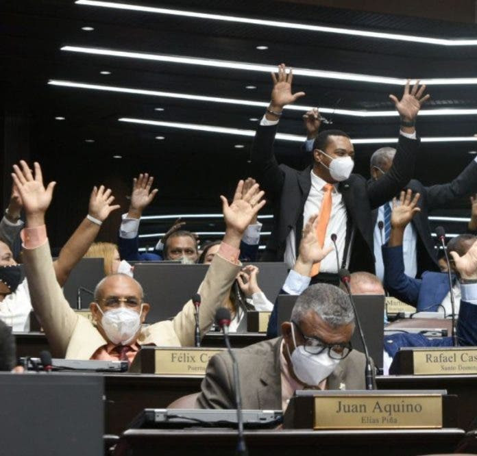 Los diputados votan contra el matrimonio con menores de edad 4 Nacionales 19p01 696x666 1 large