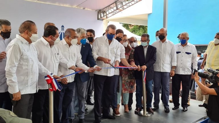 Abinader inauguró Centro Diagnóstico en Navarrete