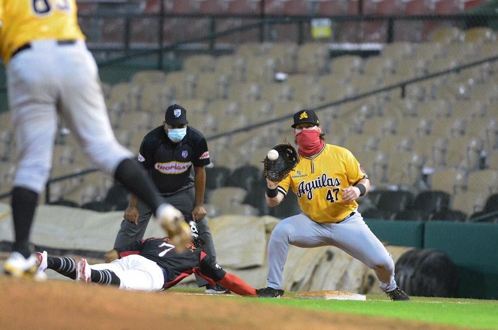 Águilas caen ante Leones en duelo de pitcheo Aguilas 1 large