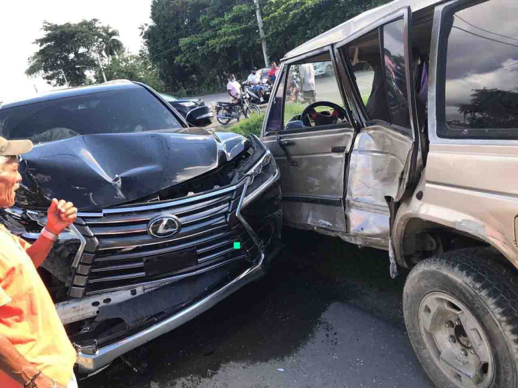 Andrés Bautista y un hijo suyo sufren accidente en La Vega Andrés Bautista y su hijo Enmanuel tuvieron un accidente large