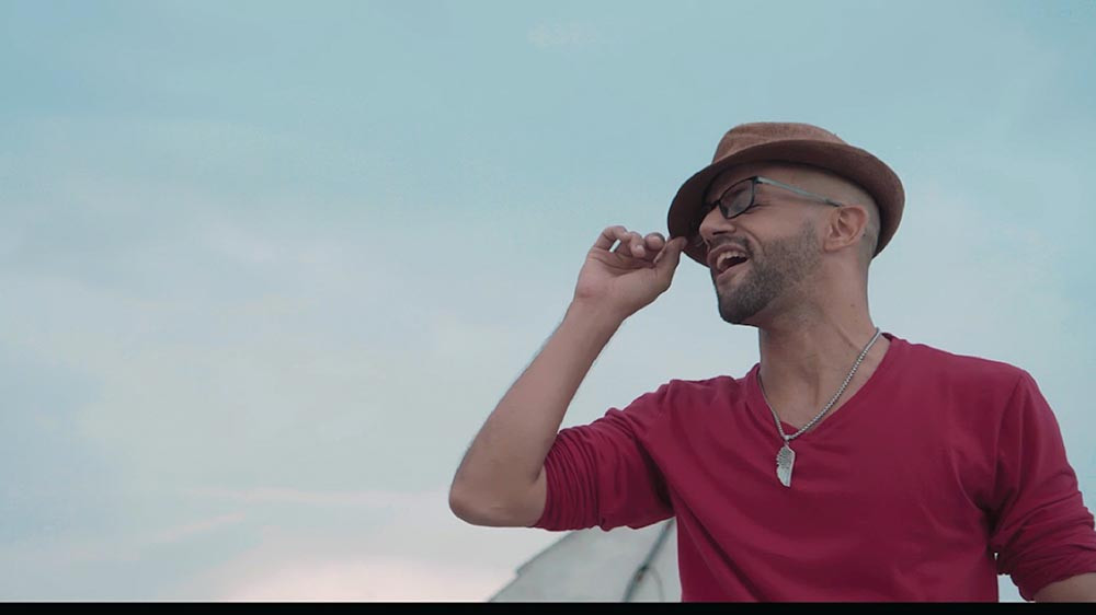 Brettón lanza su primer video musical: “Mala Suerte” BRETTON MALA SUERTE 8 large