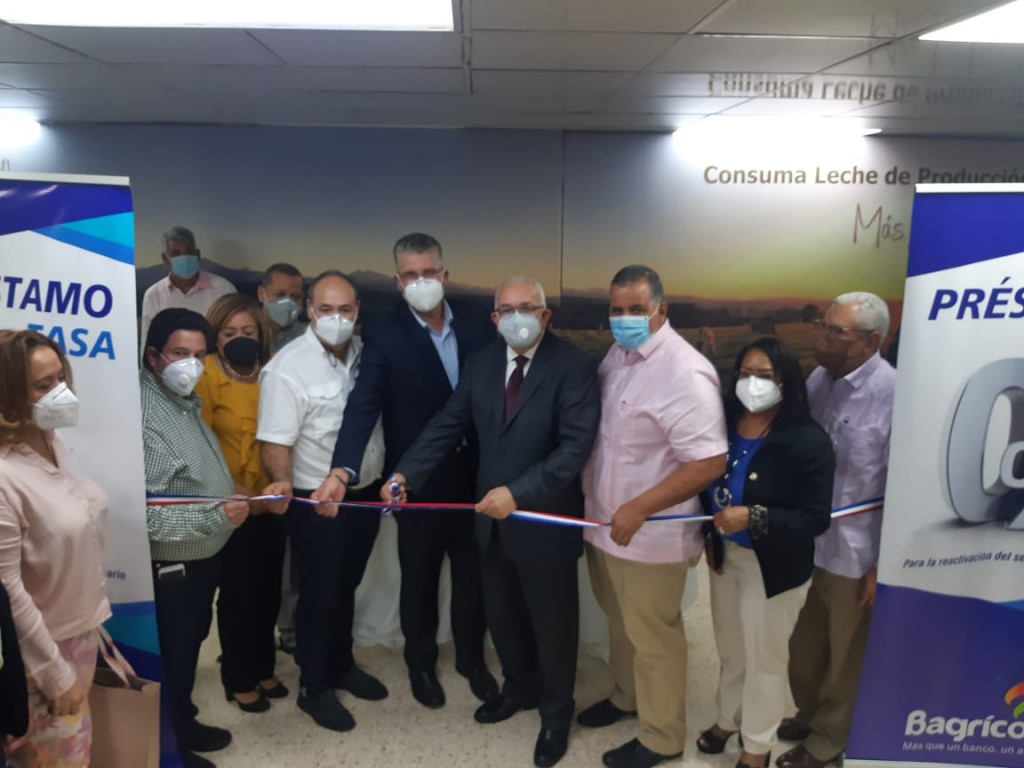 Banco Agrícola abre estafeta en la sede de Confenagro en Ciudad Ganadera Banco agricola large
