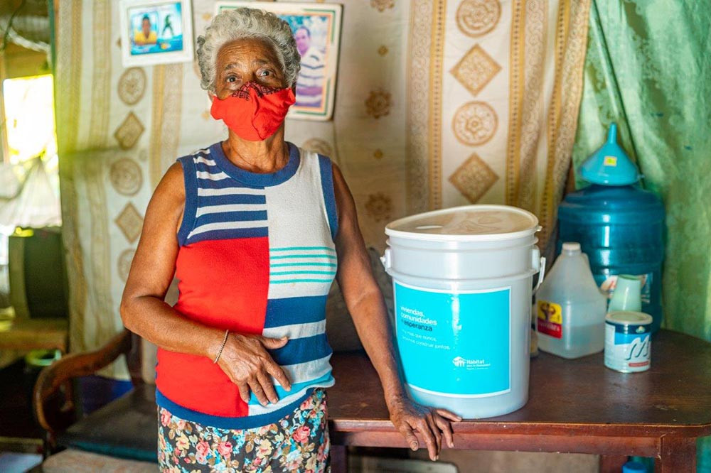 Hábitat Dominicana beneficia a 5,700 familias en condición vulnerable frente a la pandemia Beneficiada large