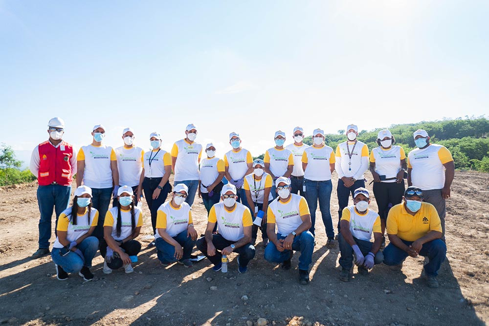 Cementos Cibao plantó 224 árboles en dos jornadas de reforestación Cementos Cibao plantó 224 árboles en dos jornadas de reforestación large