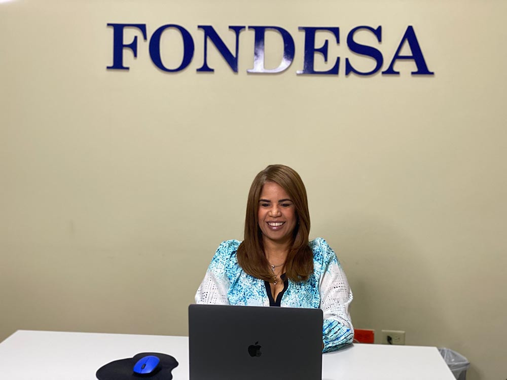 Claribel Rodríguez encargada de Créditos Institucionales large