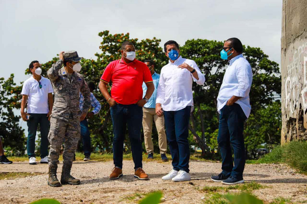 Ministro de Turismo anuncia inversión de RD$30 MM para reconstrucción del malecón de San Pedro David Collado también supervisa las obras large