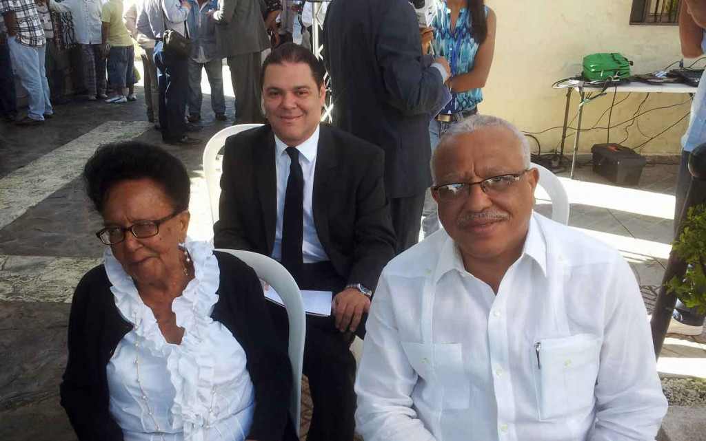 Gran pesar por la muerte de doña Dulce Martínez de Fermín Dulce y Rolling large