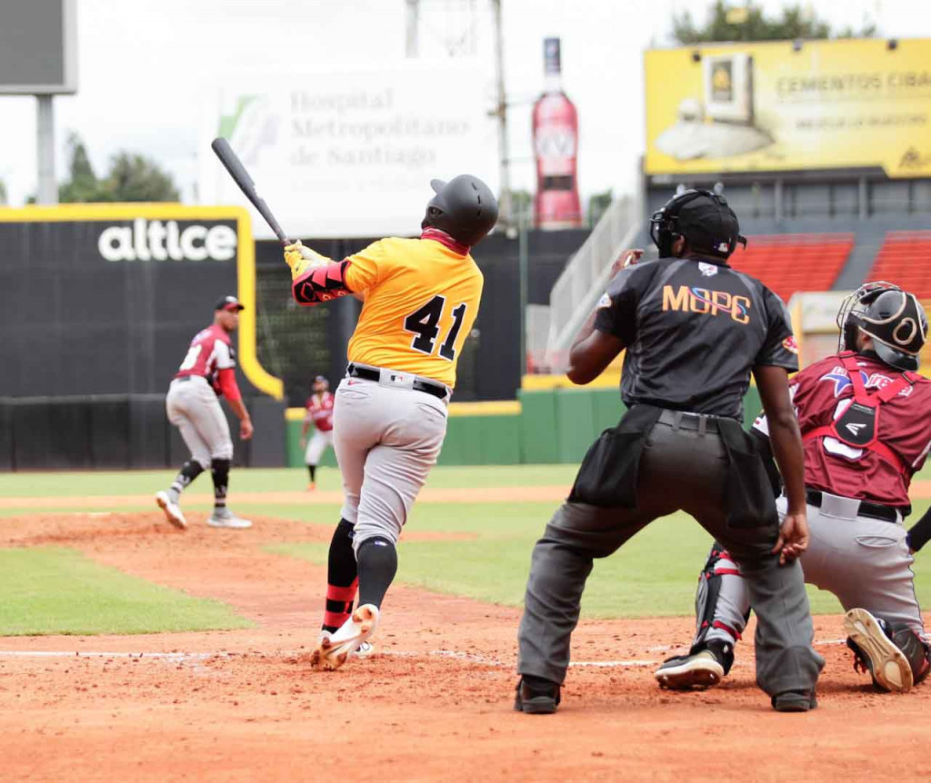 Francisco Peña guía triunfo de Águilas large